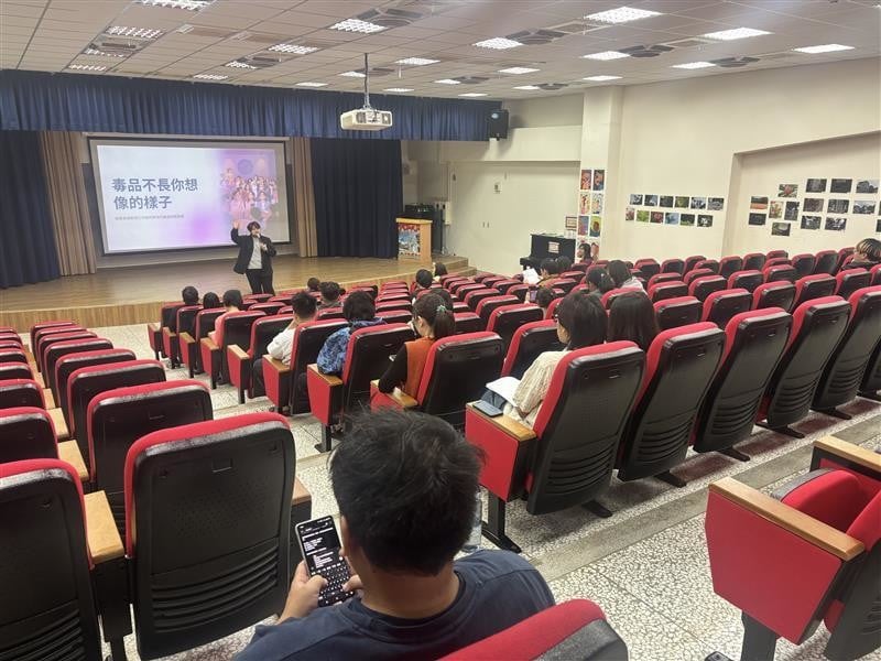 「糖果」或「電子煙彈」藏危險 ! 玉醫成癮科教辨毒撇步 引導孩子勇敢求助